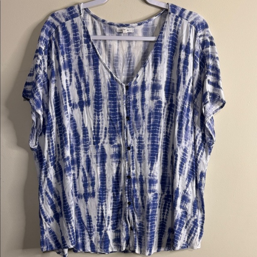 Maurices Tie-Dye Blue and White Buttoned Top
